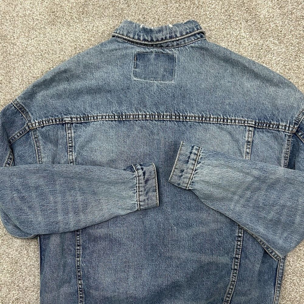 American Eagle Women's Denim Trucker Jacket‎ Size XS Distressed Medium Wash Blue